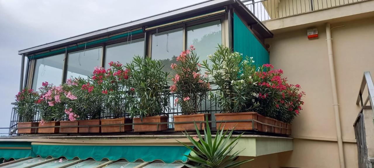 La Terrazza Sul Golfo Apartment Рапало Екстериор снимка